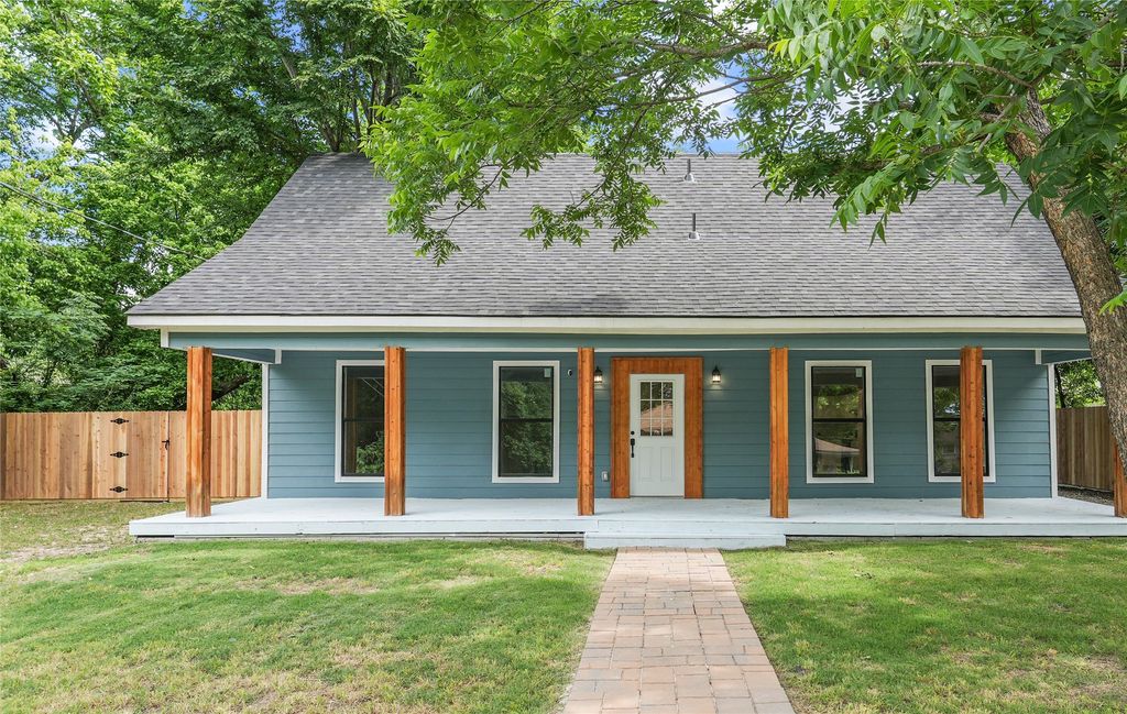104 W 2nd Street, Waxahachie, TX 75165