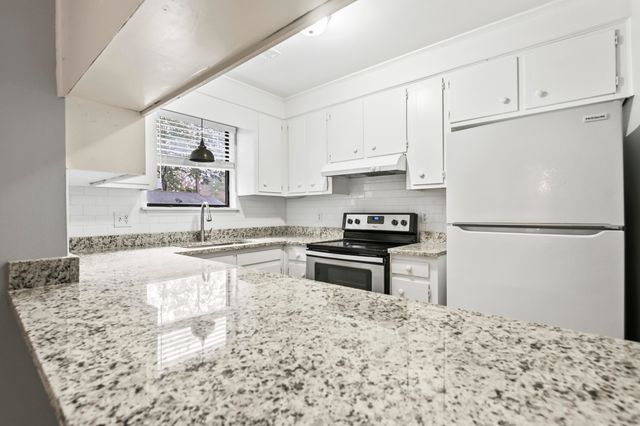 121 Canvasback B, Summerville, SC 29485