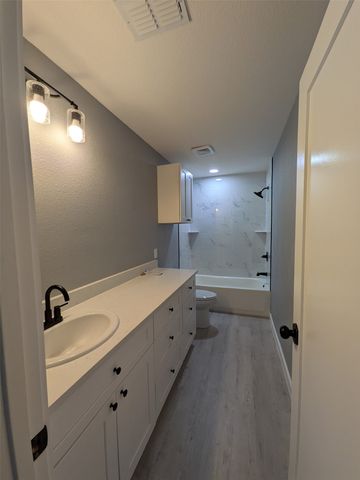 5523 SAN JACINTO Drive 9, Granbury, TX 76048