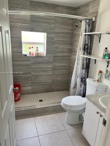 644 SW 1st Ct 644, Hallandale Beach, FL 33009