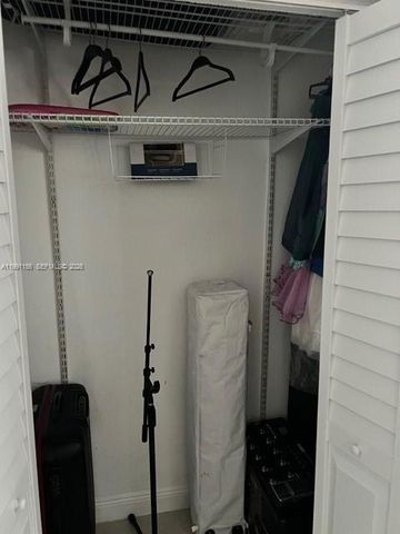 644 SW 1st Ct 644, Hallandale Beach, FL 33009