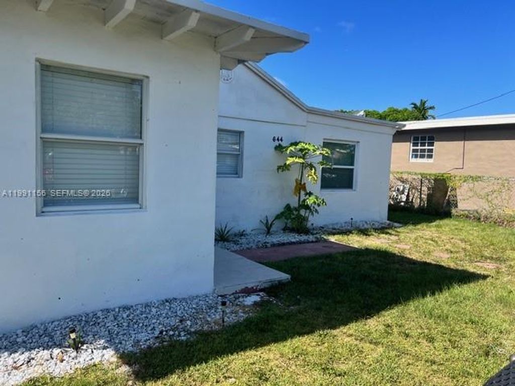 644 SW 1st Ct 644, Hallandale Beach, FL 33009