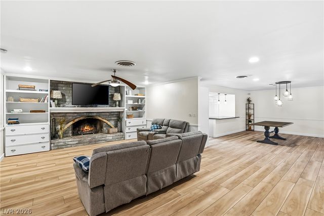 3689 North Rosecrest Circle, Las Vegas, NV 89121