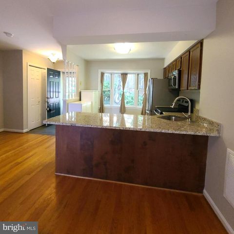 2037 GLEBE RD, Arlington, VA 22204