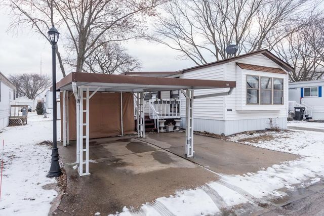 3268 Meadow Drive, Park City, IL 60085