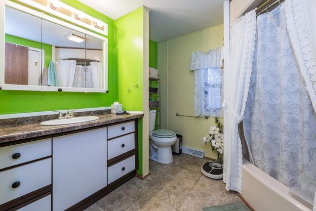 3268 Meadow Drive, Park City, IL 60085