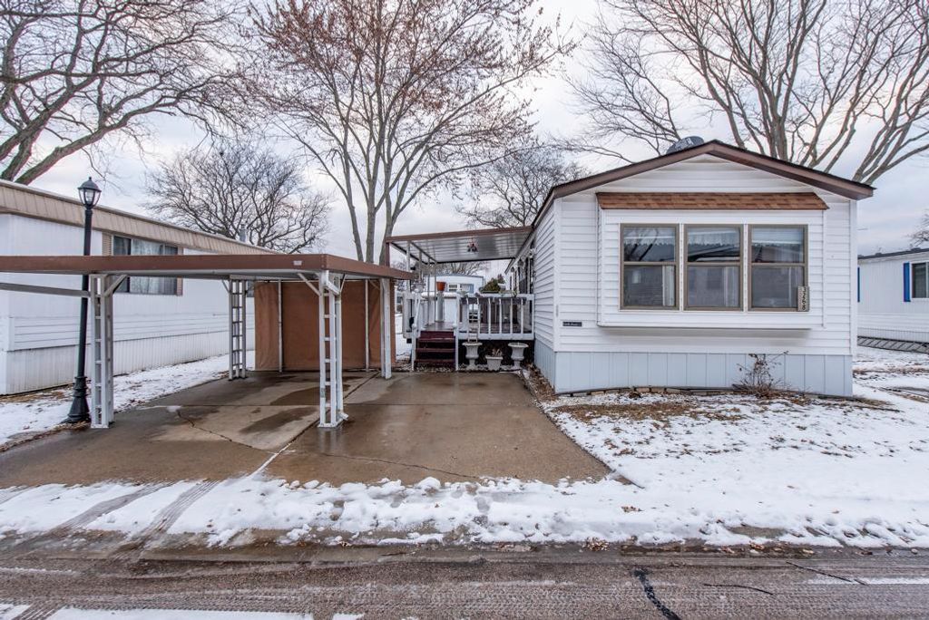 3268 Meadow Drive, Park City, IL 60085