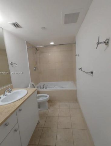 20000 E Country Club Dr 201, Aventura, FL 33180