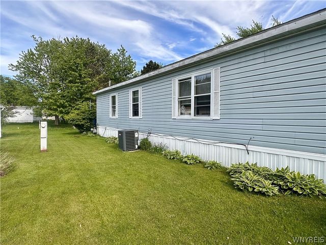11 Brookridge Drive, Hamburg, NY 14075
