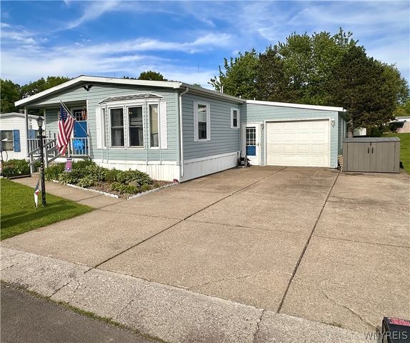 11 Brookridge Drive, Hamburg, NY 14075