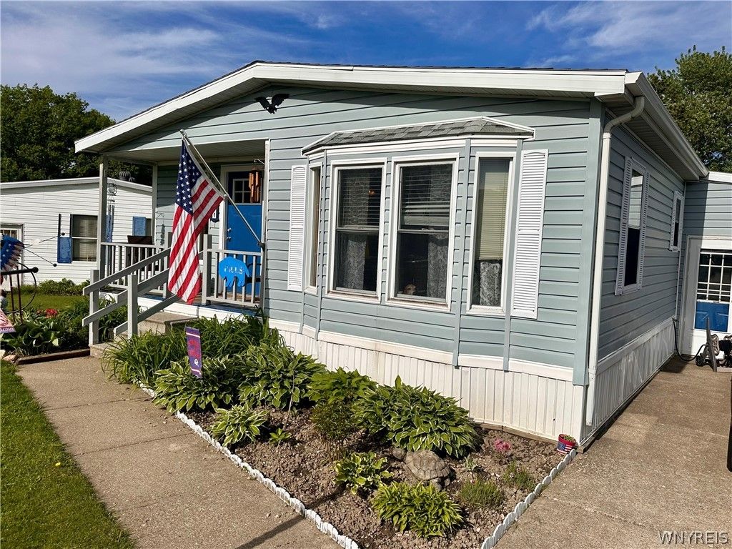 11 Brookridge Drive, Hamburg, NY 14075