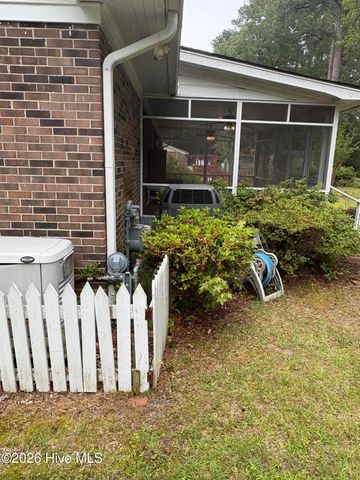 209 Oak Drive, Washington, NC 27889