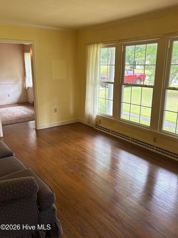 209 Oak Drive, Washington, NC 27889
