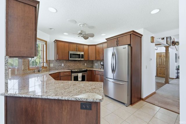 9522 Poplar Creek Place, Leo, IN 46765