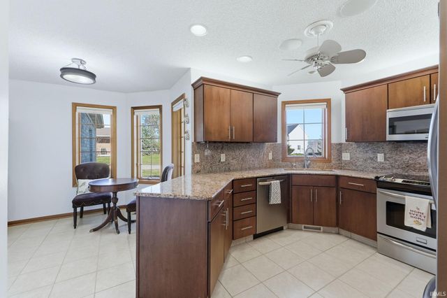 9522 Poplar Creek Place, Leo, IN 46765