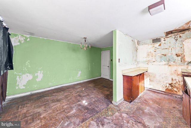 1300 WYCOMBE AVE, Darby, PA 19023