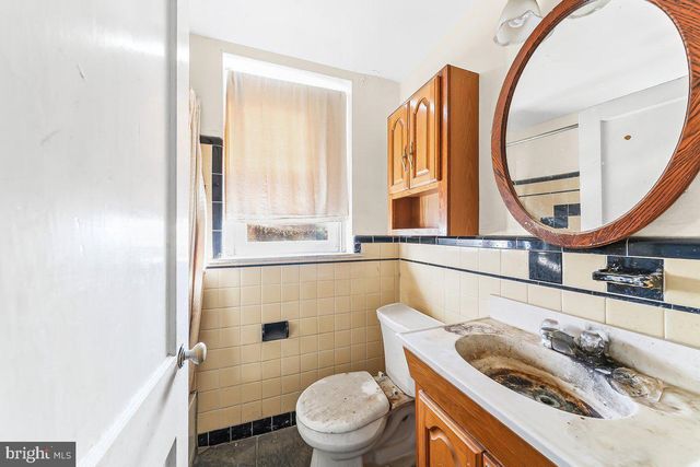 1300 WYCOMBE AVE, Darby, PA 19023