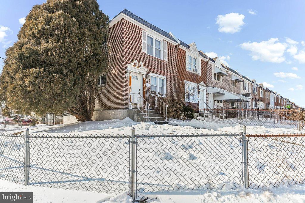 1300 WYCOMBE AVE, Darby, PA 19023