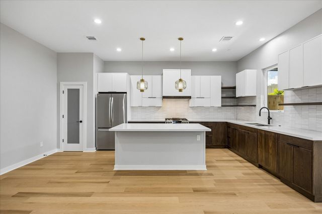 304 Hogan Street, Houston, TX 77009