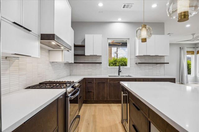 304 Hogan Street, Houston, TX 77009