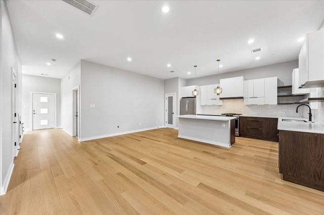 304 Hogan Street, Houston, TX 77009