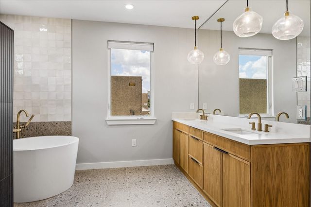 304 Hogan Street, Houston, TX 77009