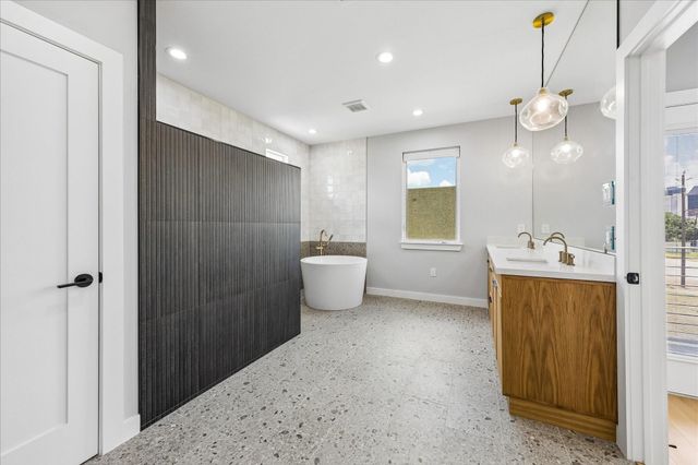 304 Hogan Street, Houston, TX 77009