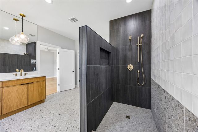 304 Hogan Street, Houston, TX 77009