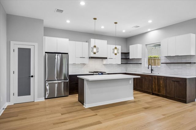 304 Hogan Street, Houston, TX 77009
