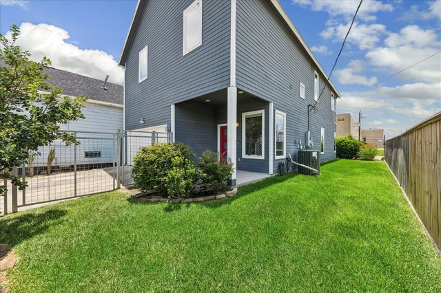 304 Hogan Street, Houston, TX 77009
