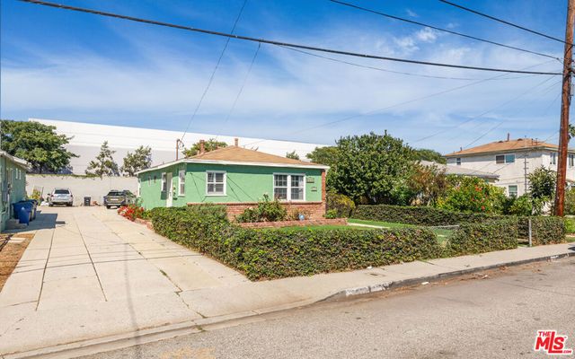 1633 Del Amo Boulevard, Torrance, CA 90501