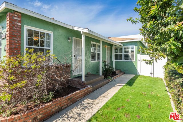 1633 Del Amo Boulevard, Torrance, CA 90501