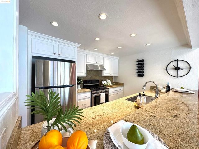 3365 Los Prados St, San Mateo, CA 94403