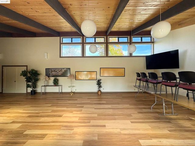 3365 Los Prados St, San Mateo, CA 94403