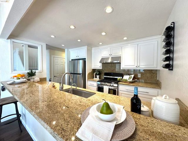 3365 Los Prados St, San Mateo, CA 94403