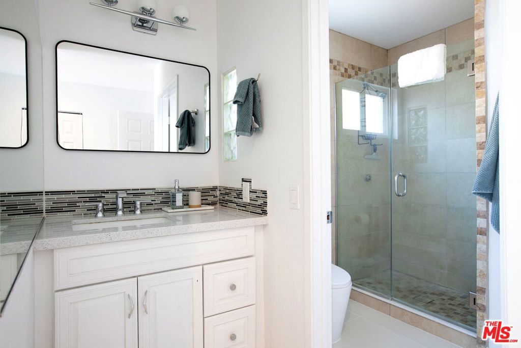 Image 13 of property listing at 900 S Nueva Vista Drive, Palm Springs, CA 92264