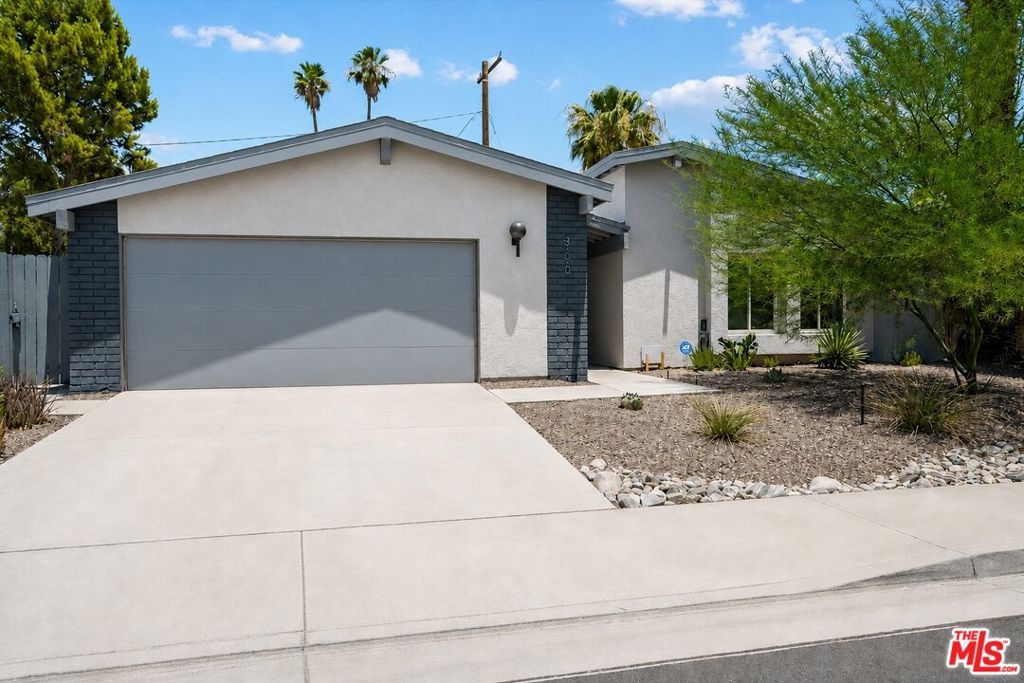 Image 16 of property listing at 900 S Nueva Vista Drive, Palm Springs, CA 92264