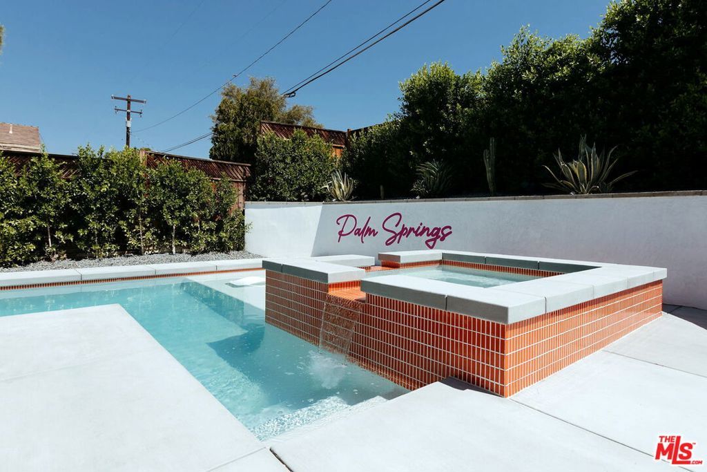 Image 2 of property listing at 900 S Nueva Vista Drive, Palm Springs, CA 92264