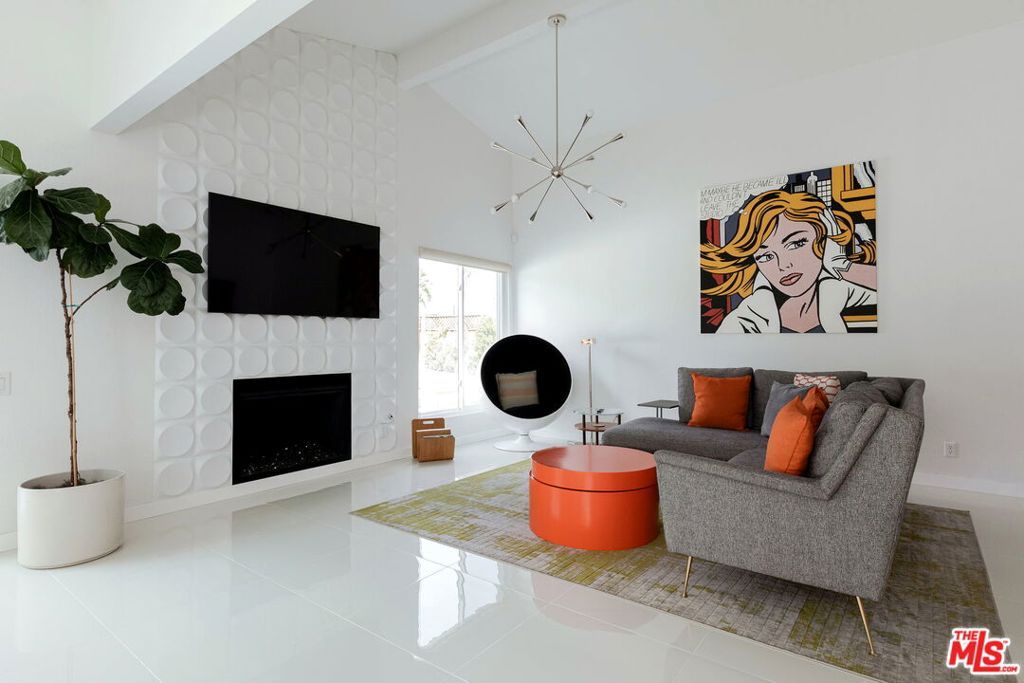 Image 4 of property listing at 900 S Nueva Vista Drive, Palm Springs, CA 92264