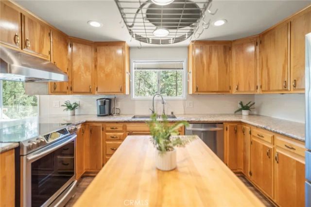 2205 Cypress Way, Pine Mountain Club, CA 93222