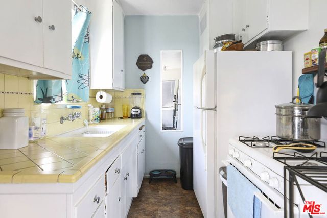2986 Waverly Drive, Los Angeles, CA 90039