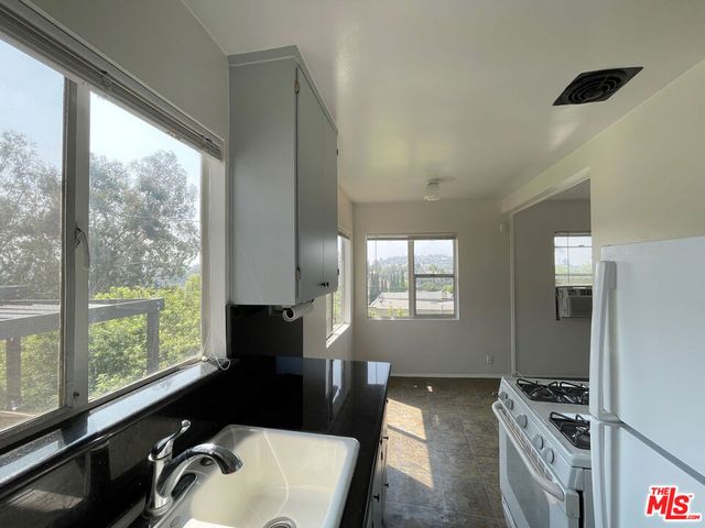2986 Waverly Drive, Los Angeles, CA 90039