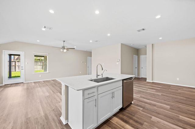901 Brazos Trail, Dayton, TX 77535