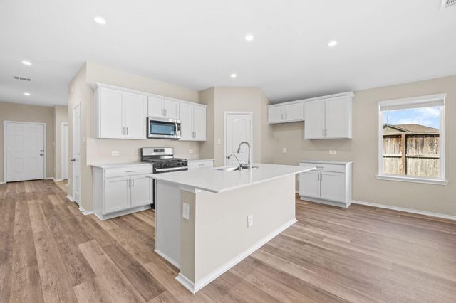 901 Brazos Trail, Dayton, TX 77535