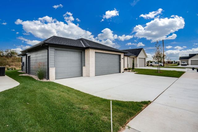 1634 N Forestview St, Wichita, KS 67235