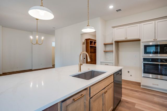 1634 N Forestview St, Wichita, KS 67235