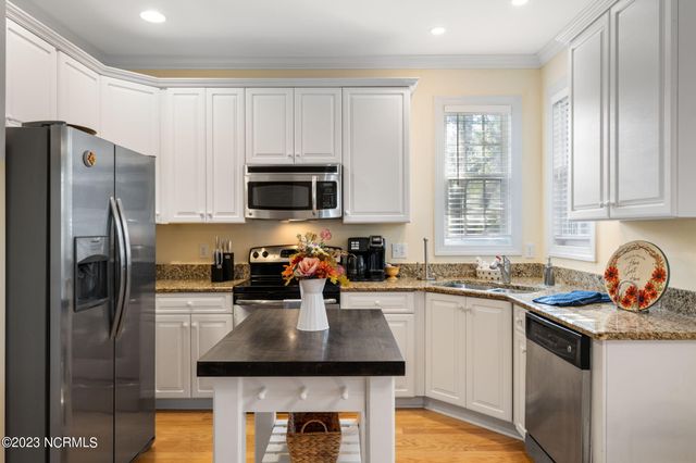4103 Lark Bunting Court SE, Southport, NC 28461