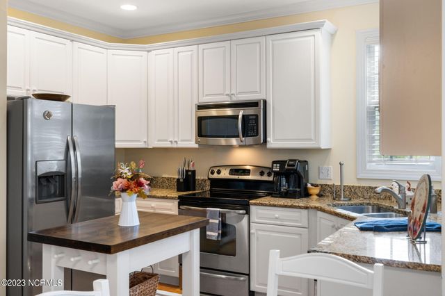 4103 Lark Bunting Court SE, Southport, NC 28461