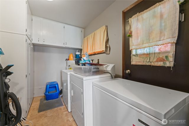 323 E Grand Coulee Avenue, Grand Coulee, WA 99133