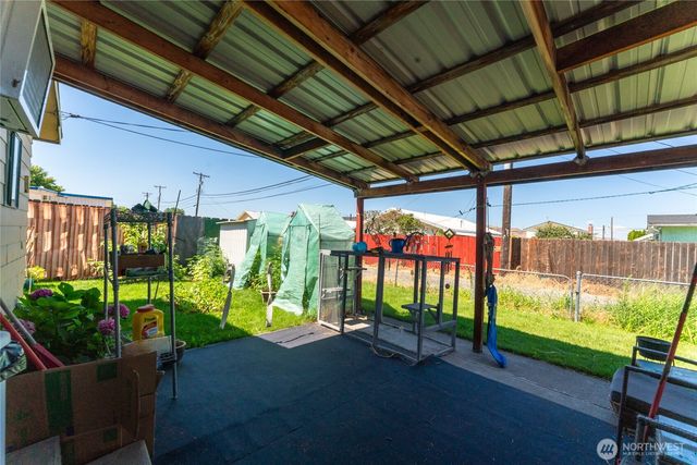 323 E Grand Coulee Avenue, Grand Coulee, WA 99133